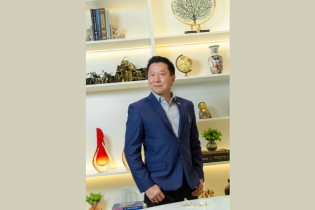 Milton Seigi Hayashi explica que a otoplastia pode ser feita desde a infância, garantindo autoestima e conforto.