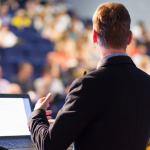 Na Bett Brasil e em outras feiras educacionais, Sérgio Bento De Araújo analisa as principais tendências de tecnologia, IA e inovação que estão transformando a educação.