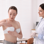 Vinicius Tadeu Sattin Rodrigues explica as diferenças essenciais entre rastreamento mamográfico e investigação de sintomas.